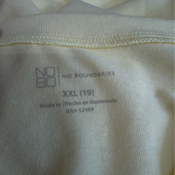 No Boundaries Light Yellow Basic Short Sleeve Tee - Picture 5 of 7
